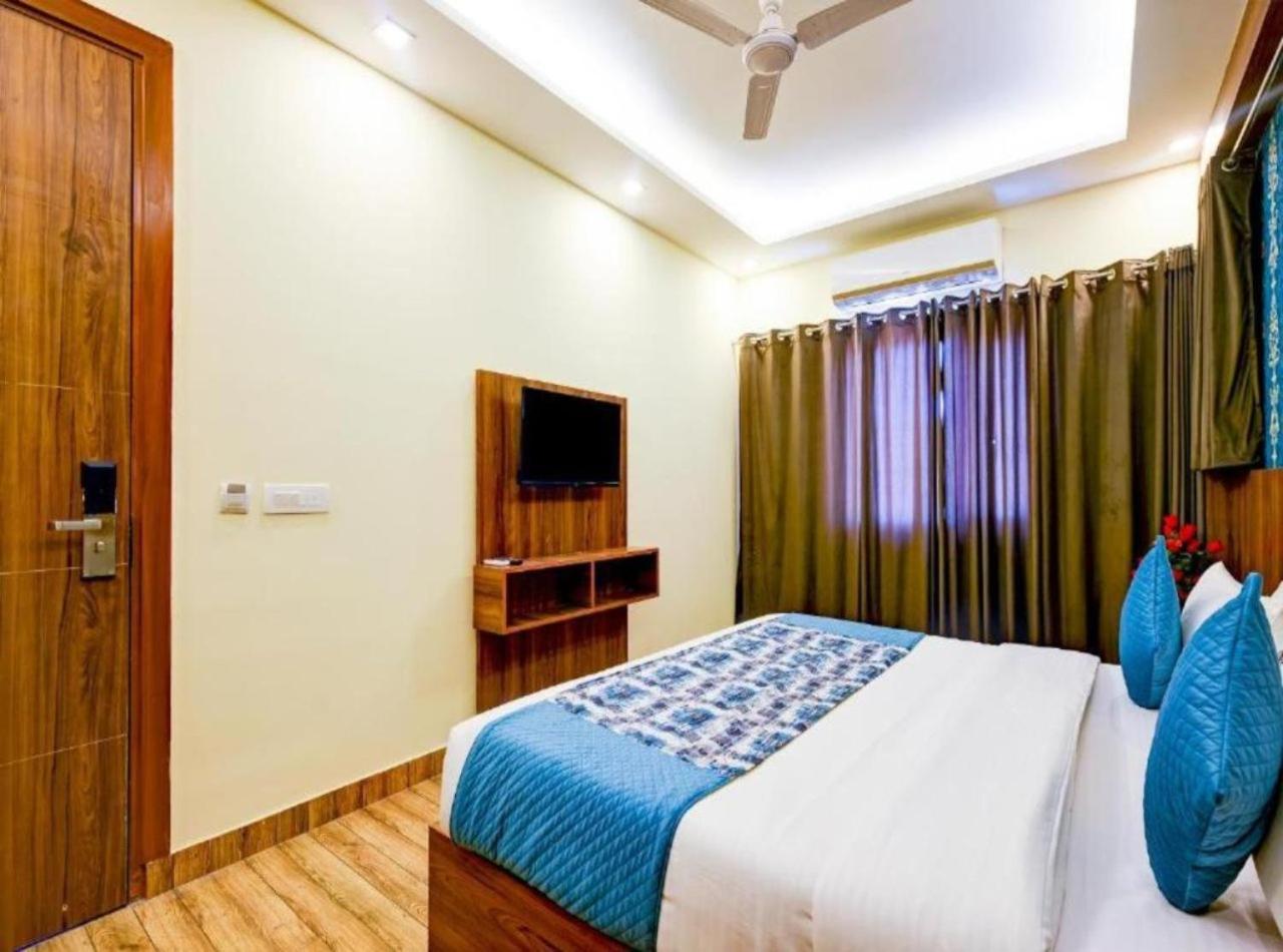 Hotel Grand Rosewood Near Delhi Airport 4*