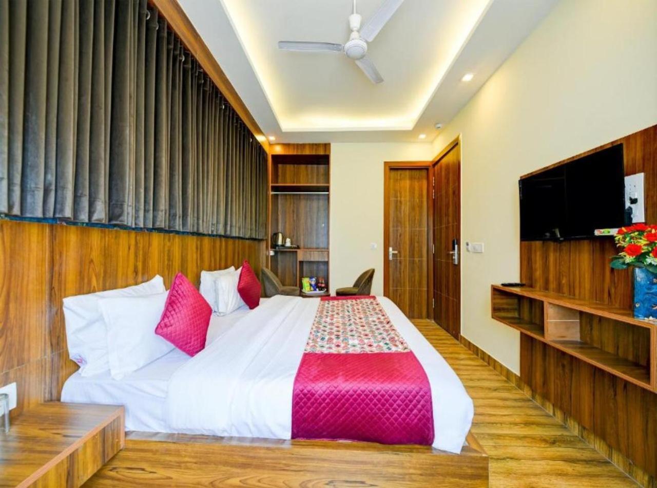 Grand Rosewood Near Delhi Airport New Delhi